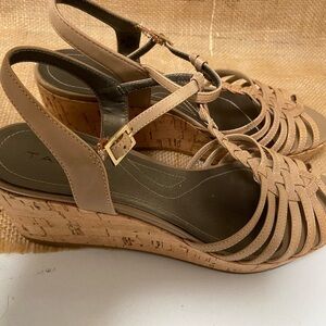Tahari sandals women's w cork soles size 7.5